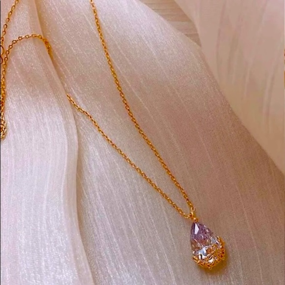 🔴 BOGO! Gold and Faux crystal vintage style pendant necklace - Picture 6 of 10